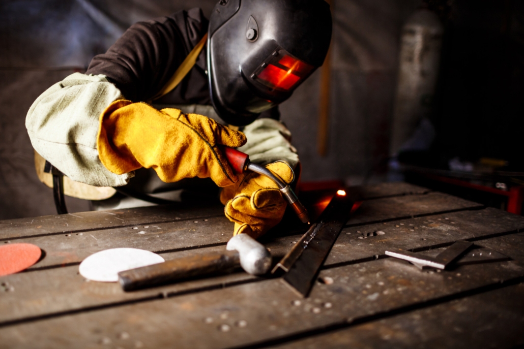 How Auto Darkening Helmets Improve Welding Safety | StrategyDriven Human Performance Management Article